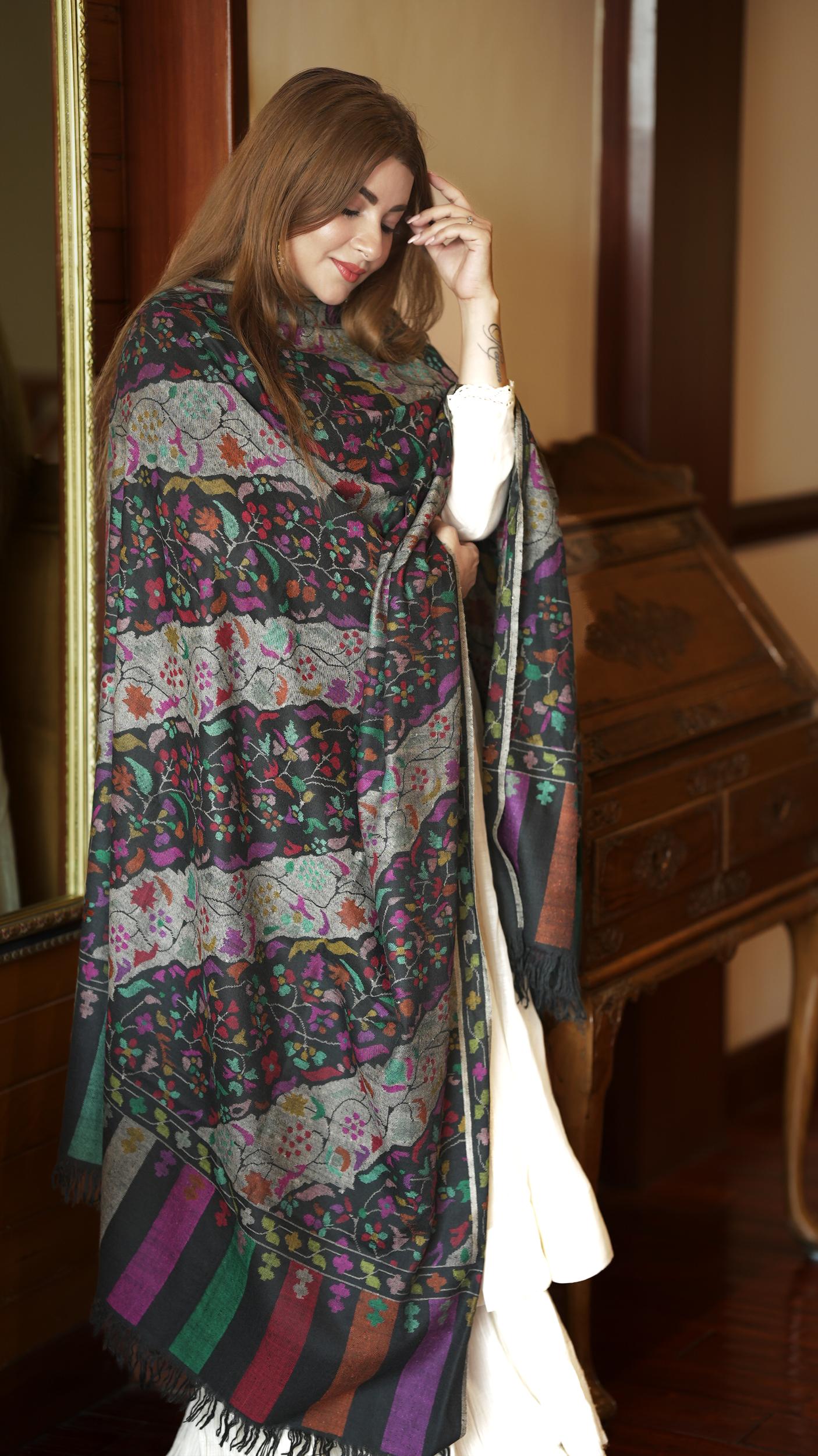 Nazaakat – The delicate grace of tradition, draped in splendour.