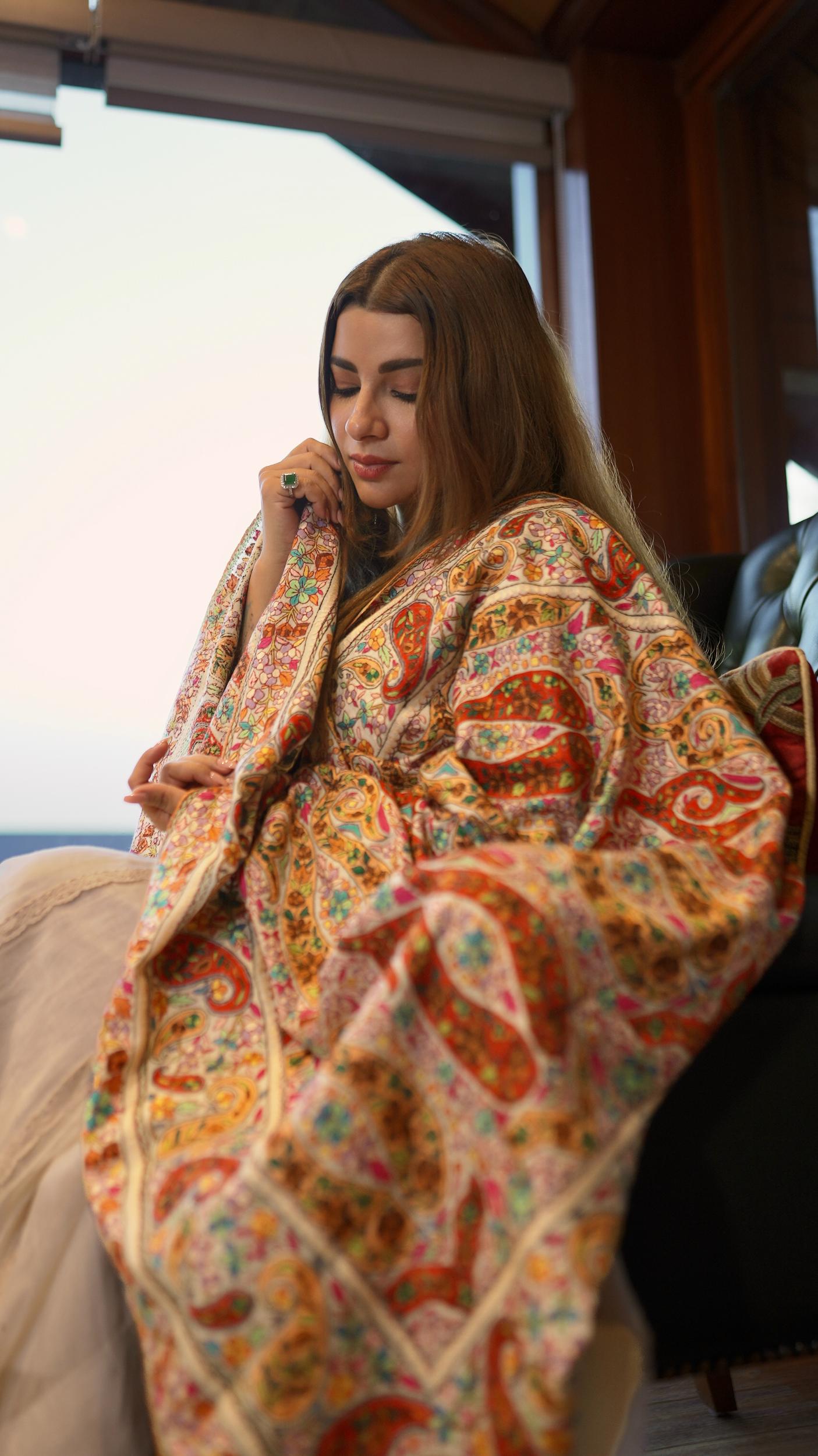 Rangrez – A painter’s dream woven in Resham hues